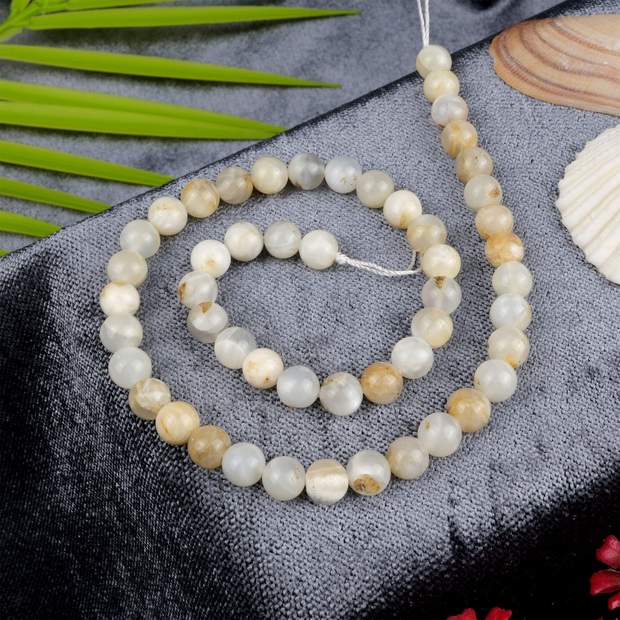 ay-tasi-dizi-dogal-tas-dizi-8mm-safir-tas-evi-1 Ay taşı doğal taş dizi 8 mm – beyaz ve opal yansımalarıyla sezgiyi güçlendiren, takı yapımına uygun toptan doğal taş dizi