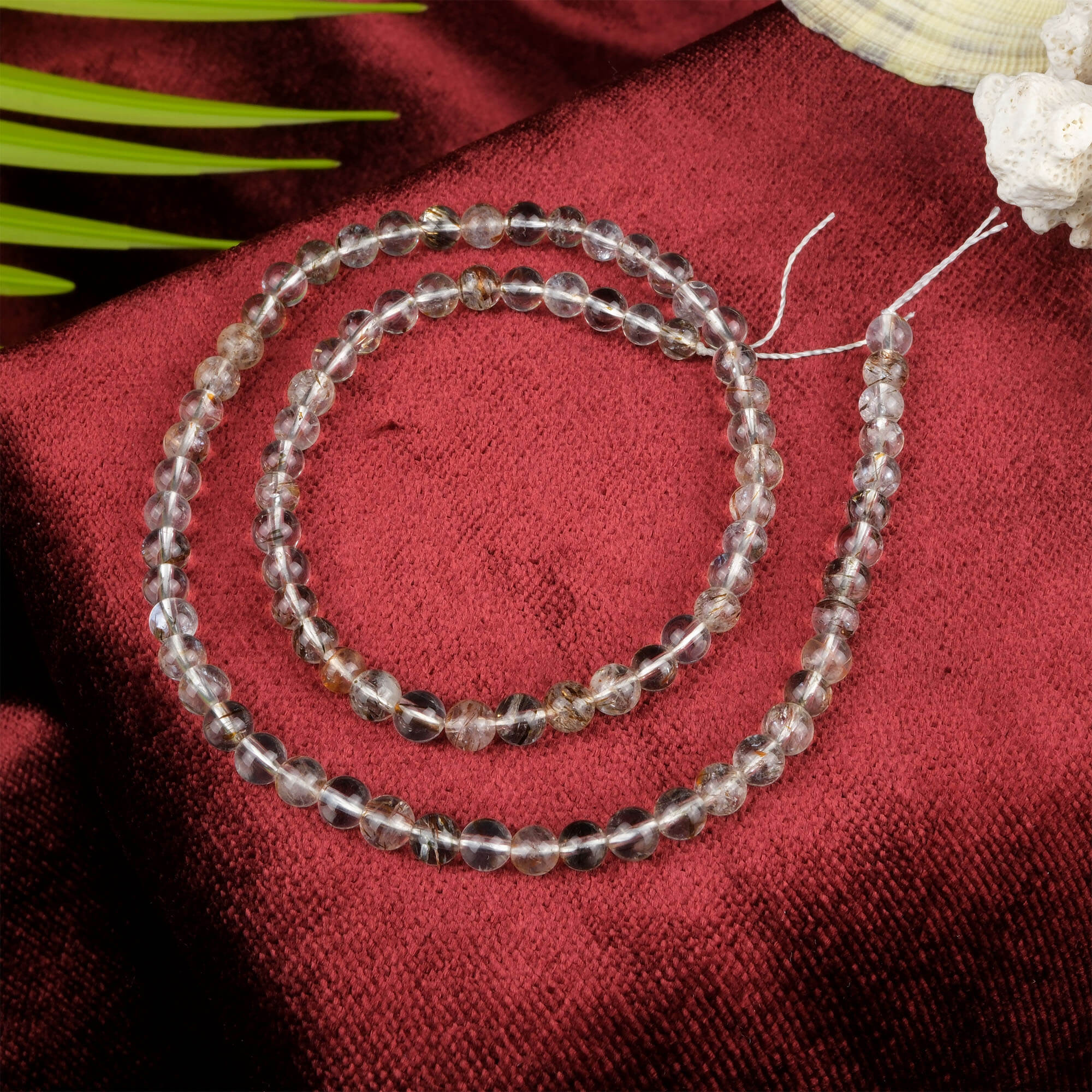 bakir-rutilli-kuvars-dizi-dogal-tas-dizi-4mm-safir-tas-evi (2) Bakır Rutilli Kuvars doğal taş dizi 4 mm – içindeki bakır rutil kristalleriyle enerji akışını hızlandıran, takı yapımına uygun toptan doğal taş dizi