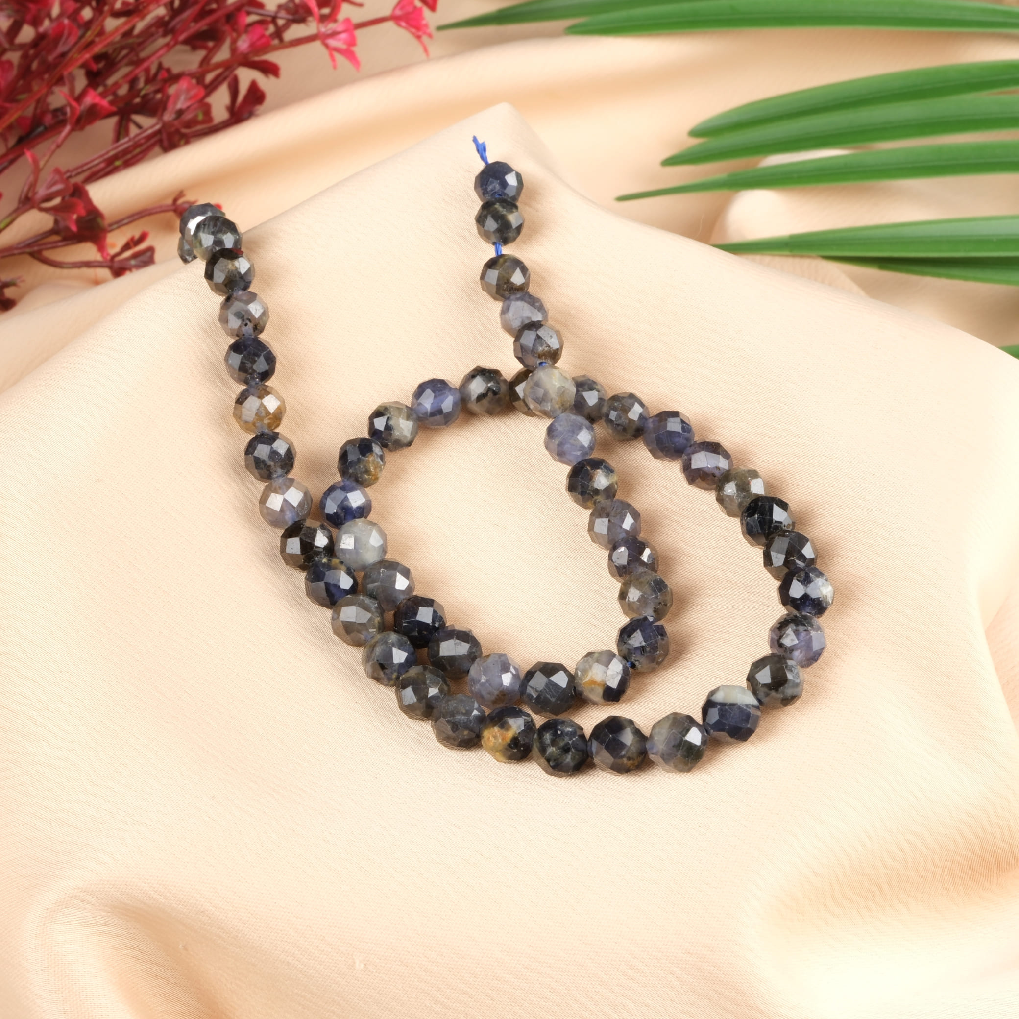 iyolit-6mm-ozel-kesimli-dizi-dogal-tas-dizi-safir-tas-evi-1.jpg İyolit Özel Kesimli Doğal Taş Dizi (6mm) - Görsel 1