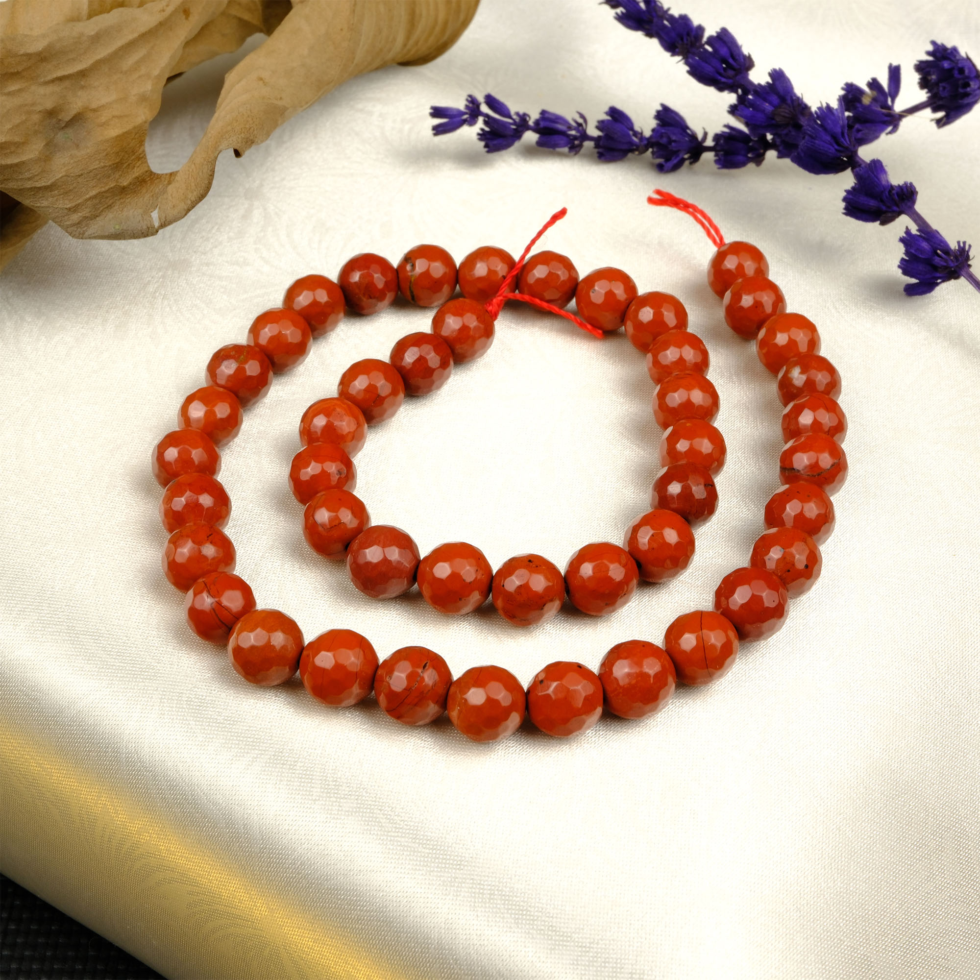 kesimli-kirmizi-jasper-dizi-dogal-tas-dizi-8mm-safir-tas-evi- (1) Kesimli Kırmızı Jasper doğal taş dizi – toptan doğal taş dizi, kırmızı tonlarıyla canlılık ve güç enerjisi veren şifalı taş.