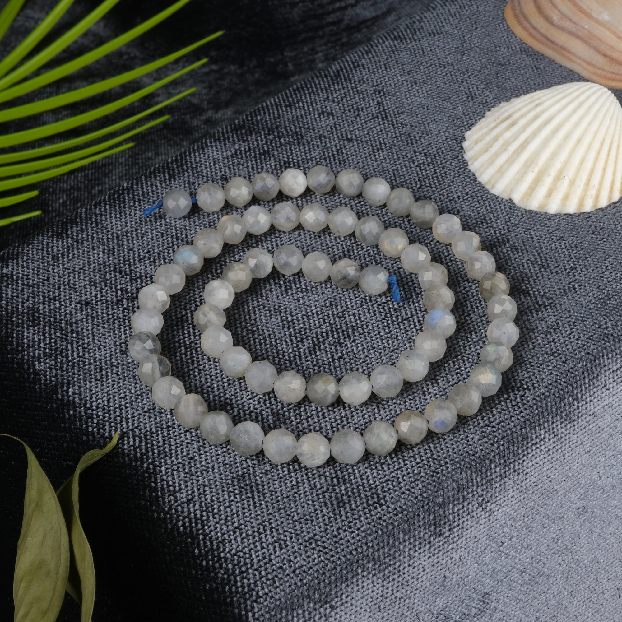 labradorit-6mm-ozel-kesimli-dizi-dogal-tas-dizi-safir-tas-evi-1.jpg Labradorit Özel Kesimli Doğal Taş Dizi (6mm) - Görsel 1