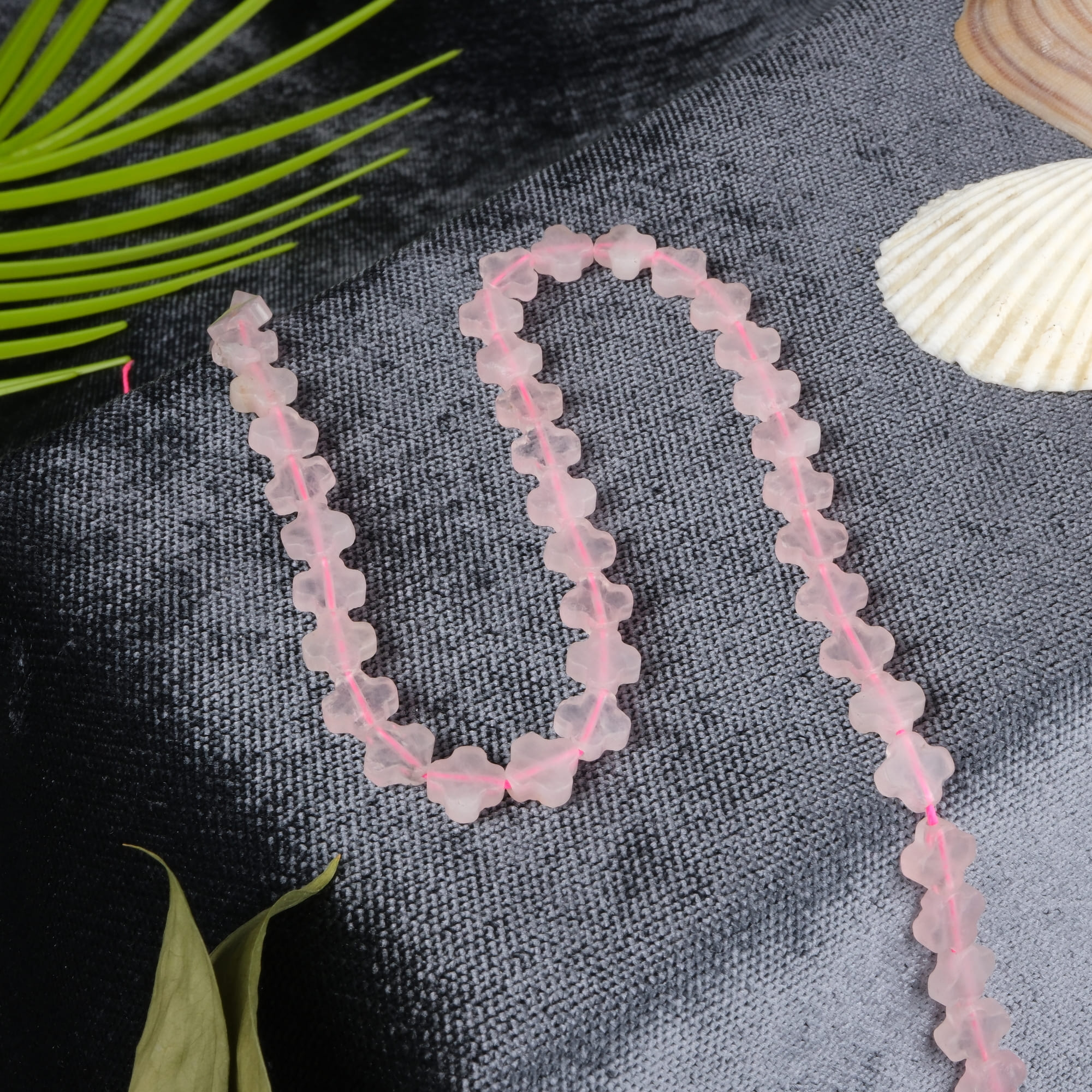 pembe-kuvars-dizi-dogal-tas-dizi-8mm-yassi-yonca-safir-tas-evi-1.jpg Pembe Kuvars Doğal Taş Dizi (8mm Yassı Yonca Kesim) - Görsel 1