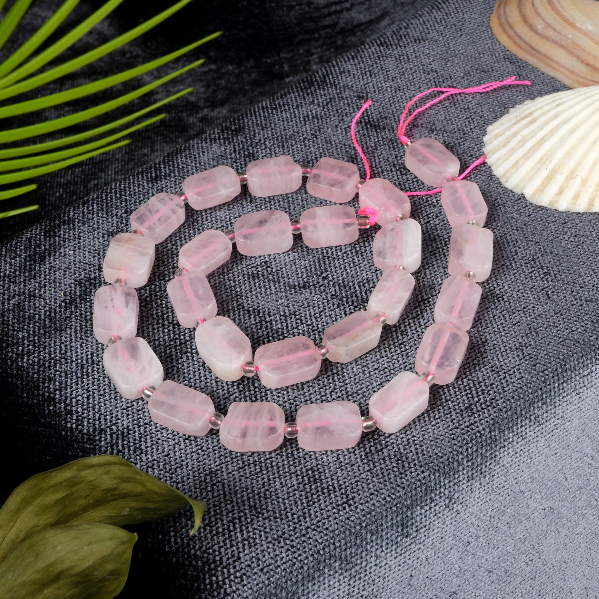 pembe-kuvars-dizi-dogal-tas-dizi-8x12mm-safir-tas-evi-1.jpg Pembe Kuvars Doğal Taş Dizi (8x12mm) - Görsel 1