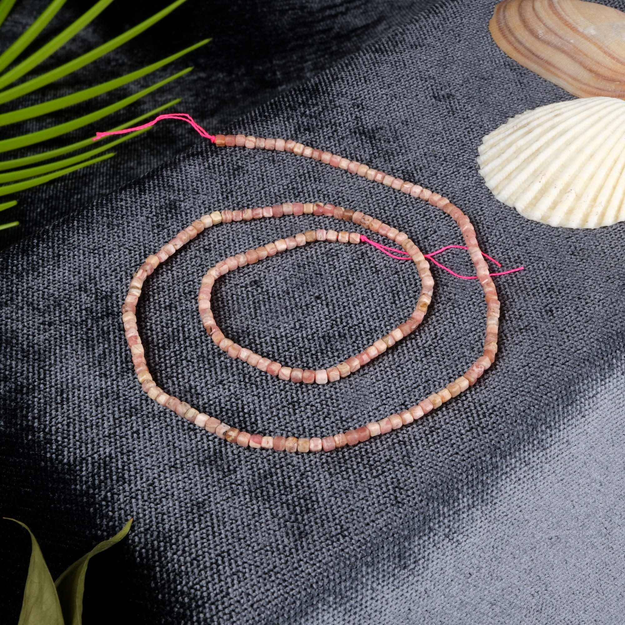 rodokrozit-dizi-dogal-tas-dizi-kup-kesim-2mm-safir-tas-evi-1.jpg Rodokrozit Küp Kesim Doğal Taş Dizi (2mm) - Görsel 1