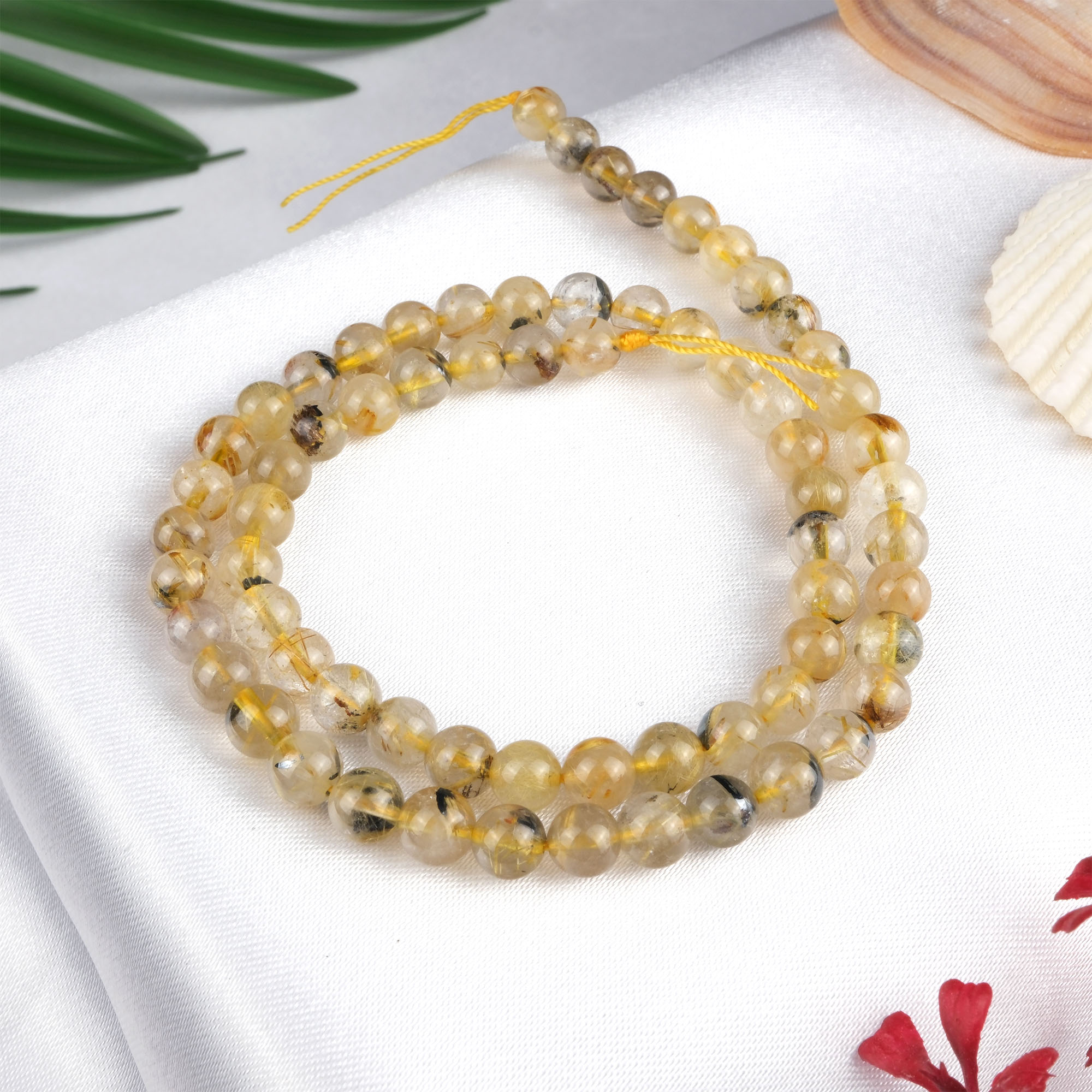 sari-rutilli-kuvars-dizi-dogal-tas-dizi-6mm-safir-tas-evi (2) Sarı Rutilli Kuvars doğal taş dizi 6 mm – içindeki altın rutil iğneleriyle enerji akışını hızlandıran, takı yapımına uygun toptan doğal taş dizi