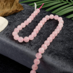 2A Kalite Madagaskar Pembe Kuvars doğal taş dizi 10mm – yoğun pembe rengi, berrak yapısı ve sevgi enerjisiyle öne çıkan toptan doğal taş dizi