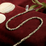 Benekli Jasper doğal taş dizi — toptan doğal taş dizi; krem ve kahverengi benekli yapısıyla topraklama, koruma ve iç huzur sağlayan taş.