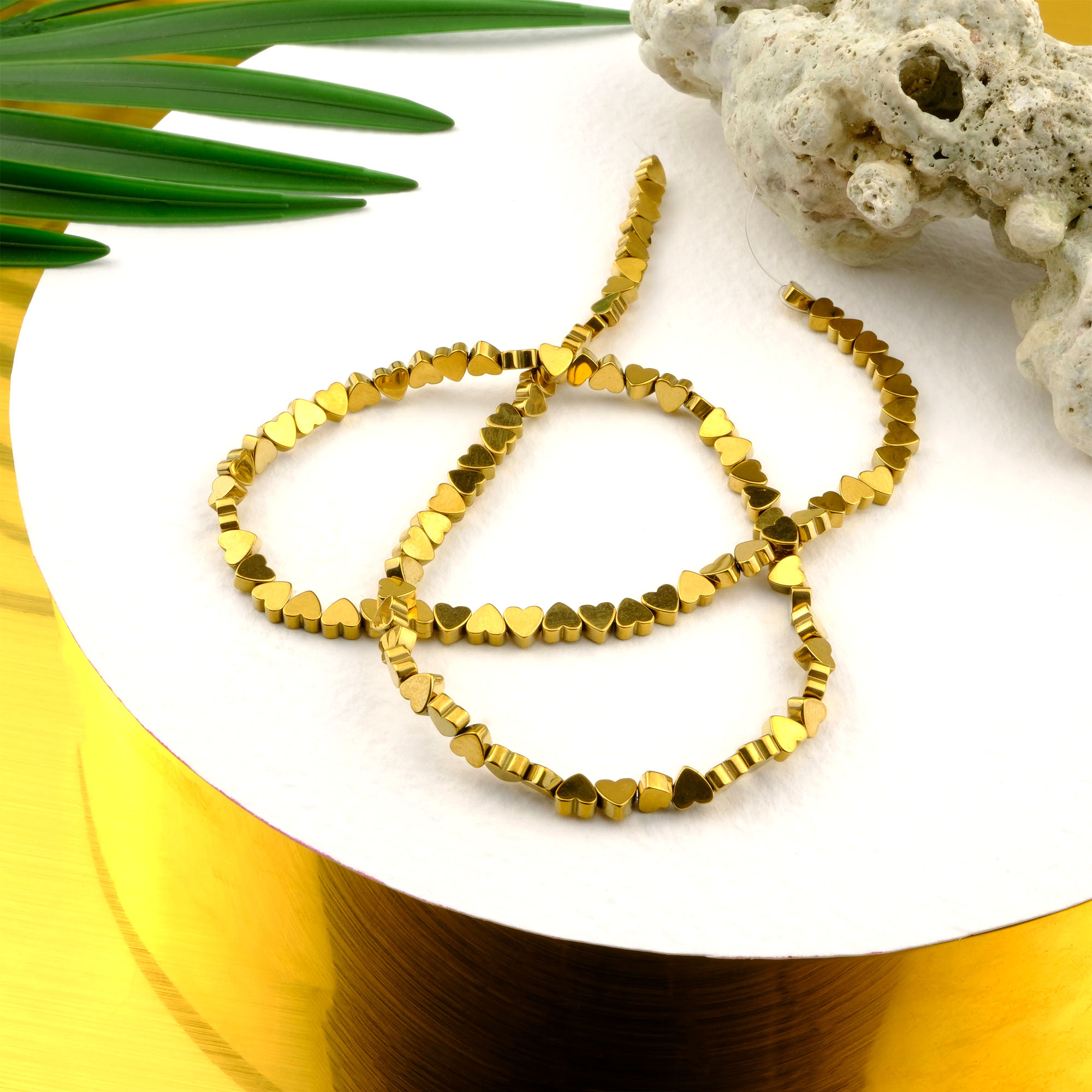 gold-kalp-kesim-hematit-dizi-dogal-tas-dizi-4mm-safir-tas-evi (2) Gold Kalp Kesim Hematit doğal taş dizi 4mm – denge, kararlılık ve koruyucu enerji sağlayan toptan doğal taş dizi