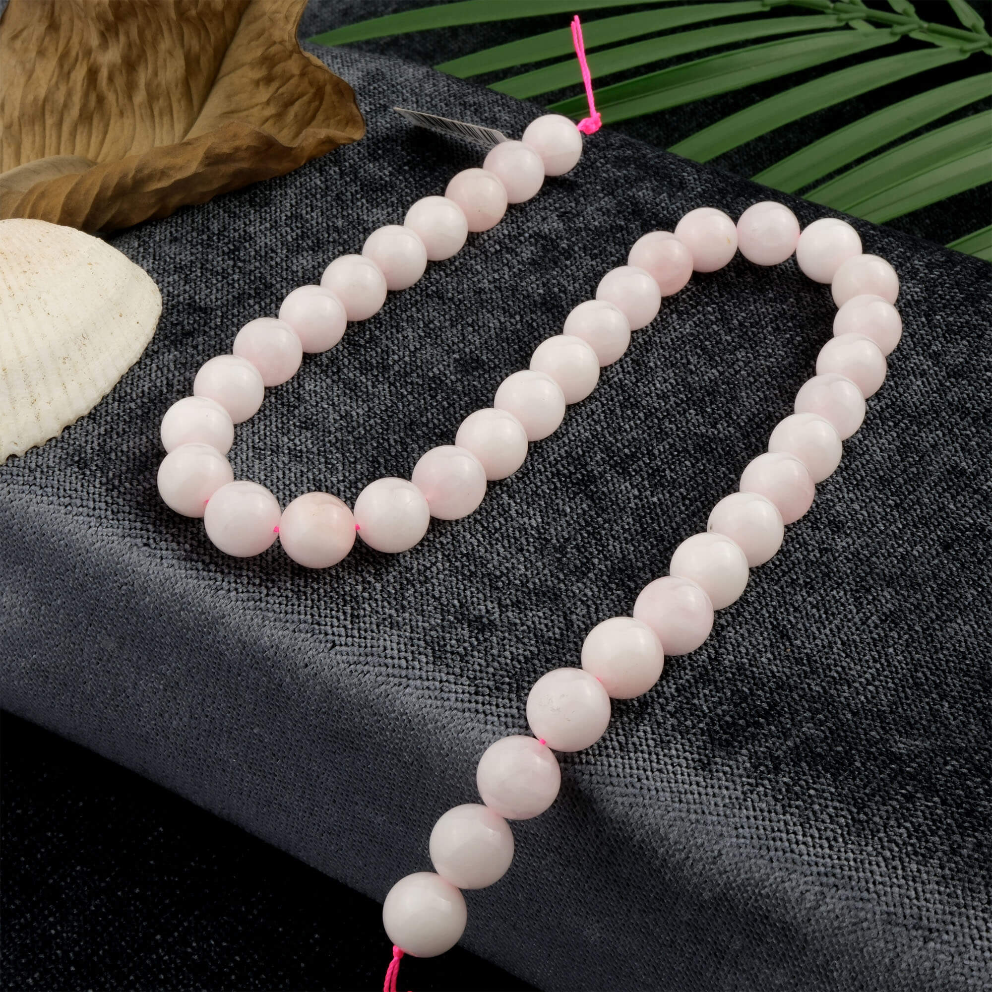 madagaskar-pembe-kuvars-dizi-dogal-tas-dizi-10mm-safir-tas-evi (2) Madagaskar Pembe Kuvars doğal taş dizi 10mm – sevgi, huzur ve kalp çakrası enerjisini güçlendiren toptan doğal taş dizi