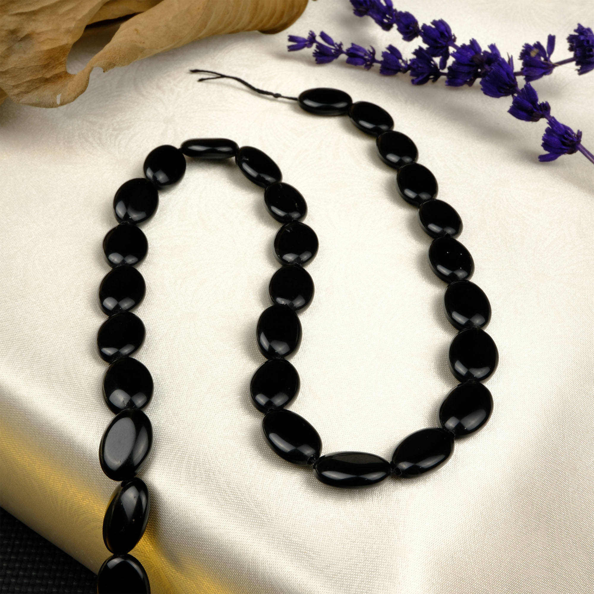obsidyen-dizi-dogal-tas-dizi-safir-tas-evi- (1) Obsidyen doğal taş dizi — toptan doğal taş dizi; siyah tonlarıyla koruma, arınma ve negatif enerjiden uzaklaşmayı sağlayan güçlü volkanik taş.