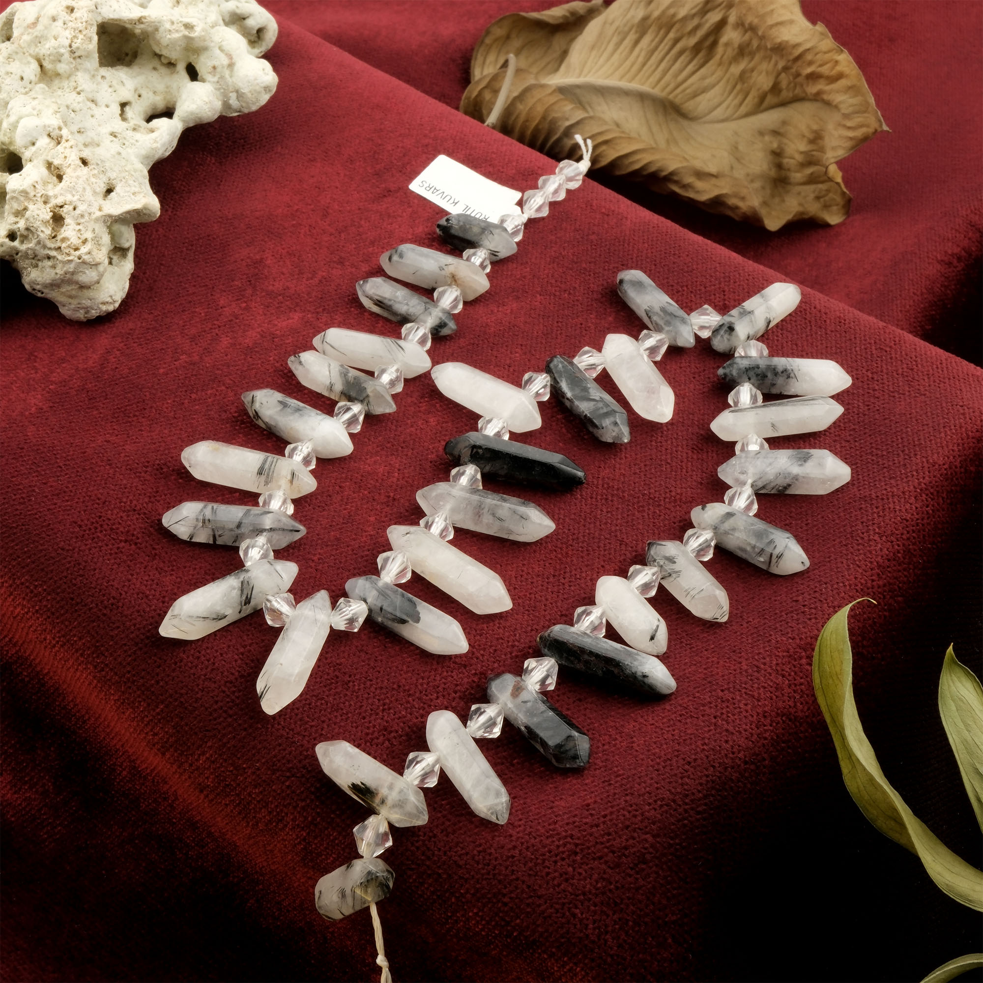 rutil-kuvars-dizi-dogal-tas-dizi-safir-tas-evi- (1) Rutil Kuvars toptan doğal taş dizi – içindeki altın iğne desenleriyle enerji, bolluk ve farkındalık sağlayan güçlü şifa taşı.