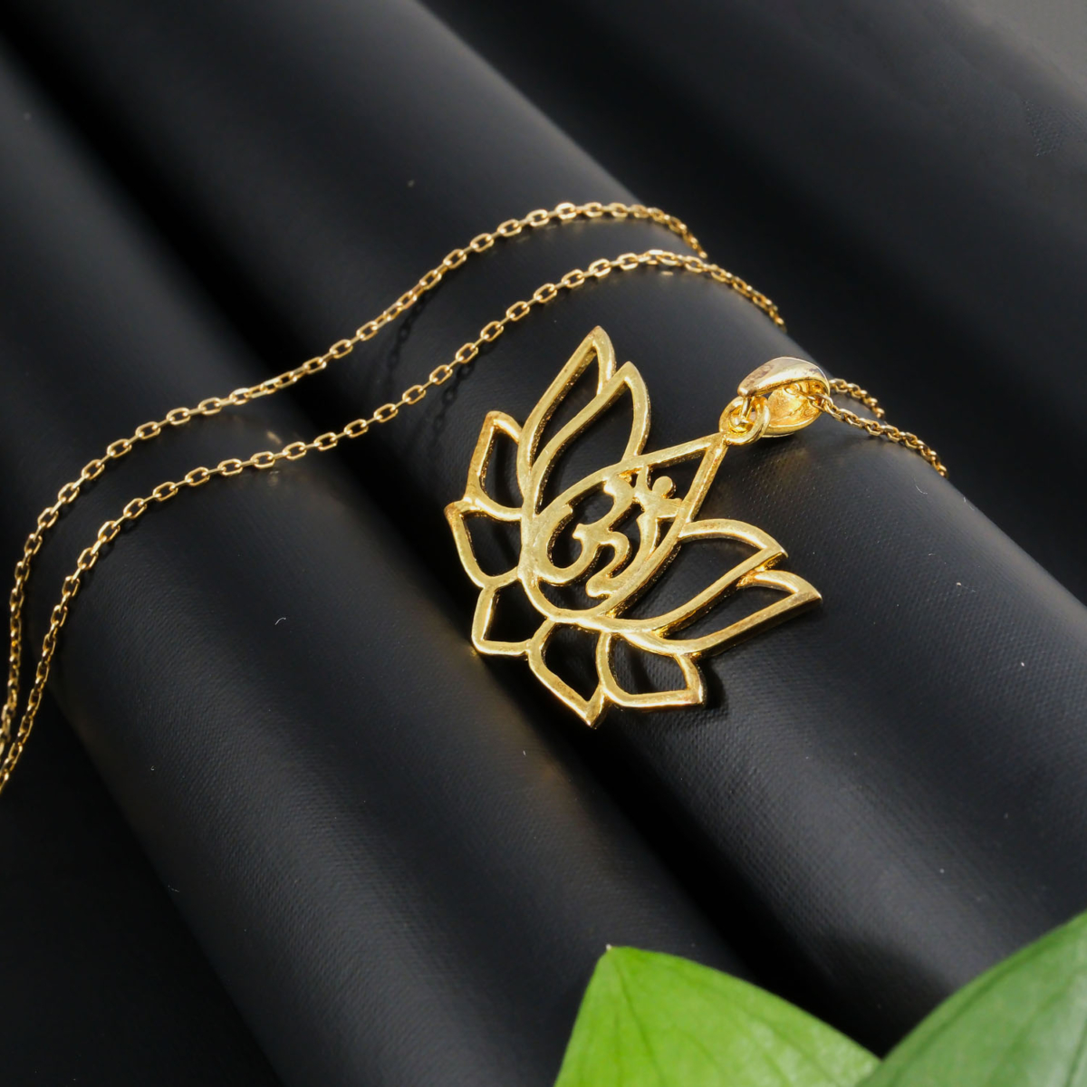 Reiki Om Sembollü Lotus Çiçeği Gold Gümüş Bayan Kolye