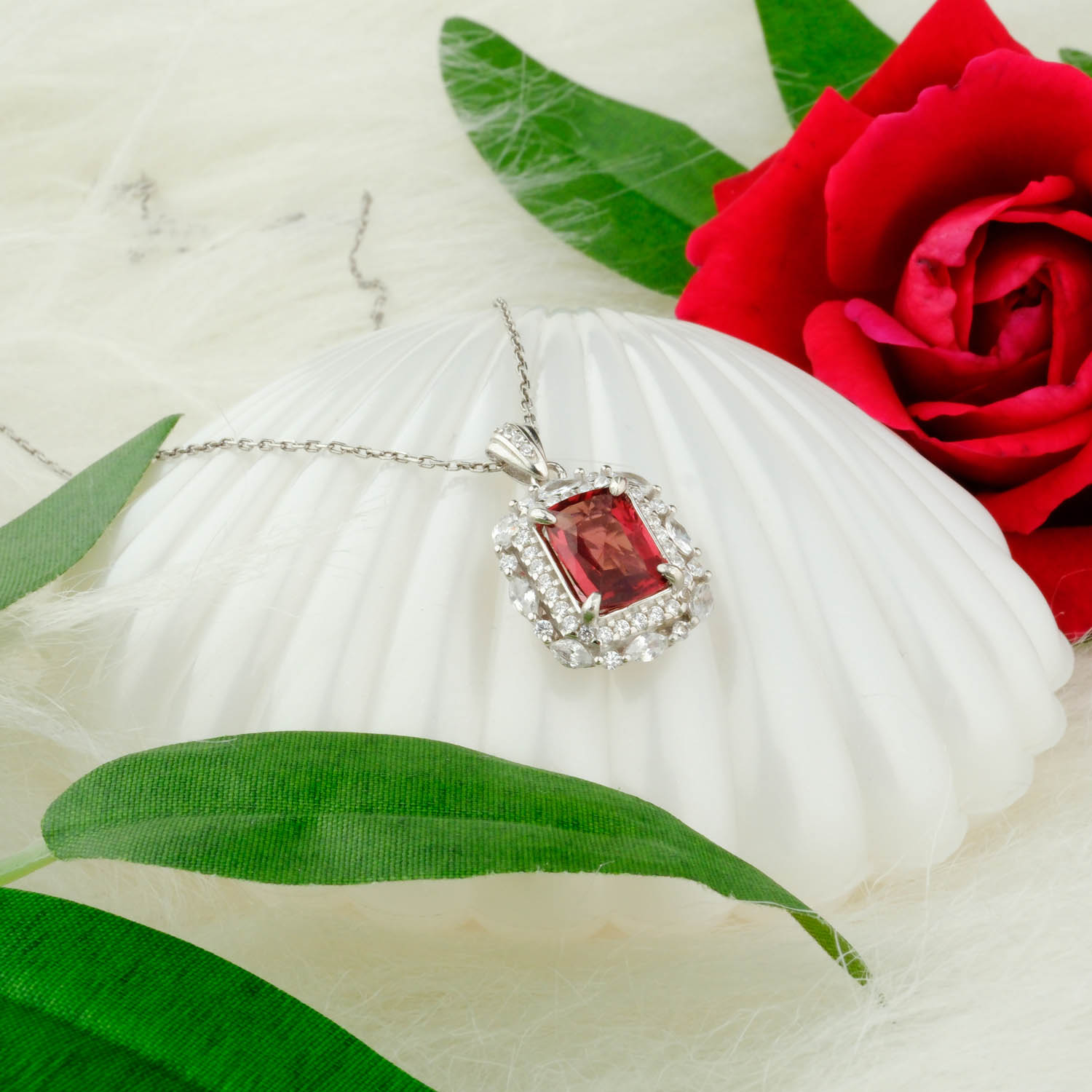 Orijinal-2.02-ct-uluslararasi-sertifikali-Garnet-Tasi-Kolye-gumus14-0.jpg Uluslararası Sertifikalı Garnet (Lal) Doğal Taş Gümüş Bayan Kolye (2,02) - Görsel 1