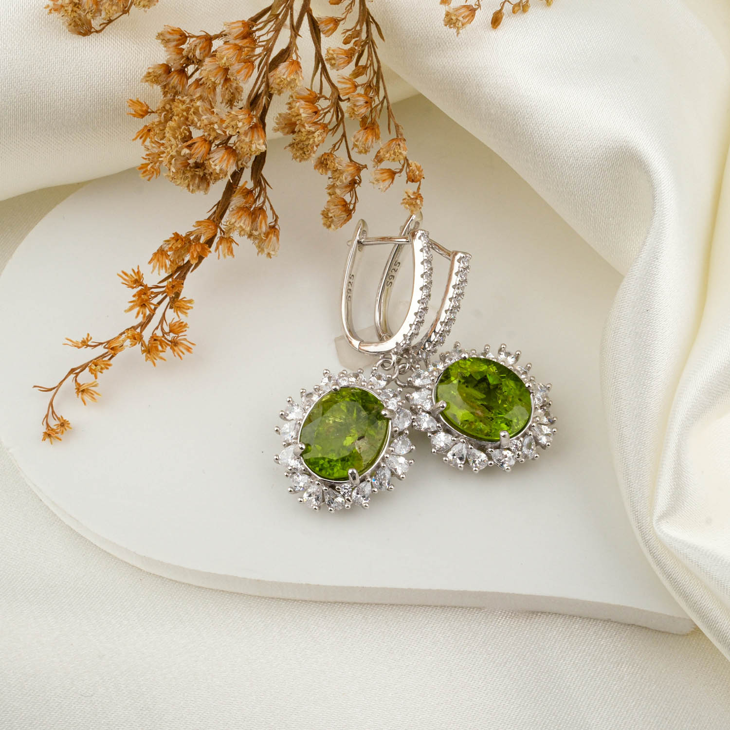 Zebercet-kupe26-0.jpg Zebercet (Peridot) Doğal Taş Gümüş Küpe (8.20ct) - Görsel 1