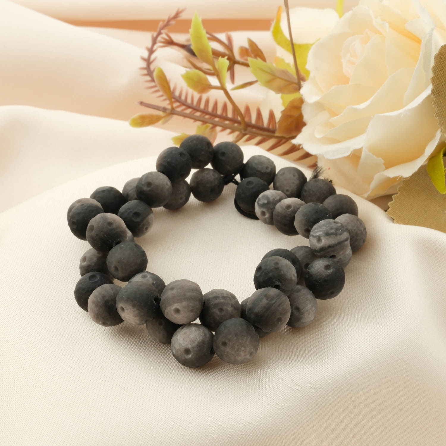 konya-dogal-tas-evi-silver-obsidyen-dogaltas-dizi-8-9mm.jpg Özel Silver Obsidyen Doğal Taş Dizi (8-9mm) - Görsel 1