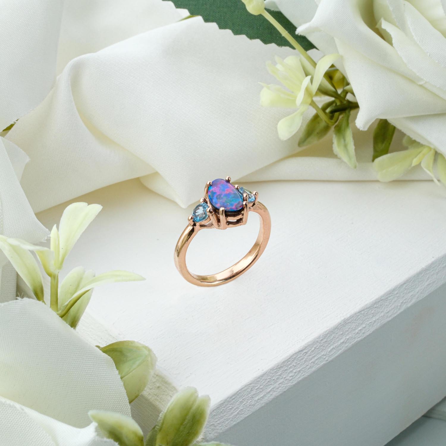 konya-dogaltas-evi-bodrial-opal-blue-topaz-tasli-rose-kaplama-925-ayar-gumus-yuzuk.jpg Orijinal Bodrial Opal ve Blue Topaz Taşı Rose Kaplama 925 Ayar Gümüş Yüzük - Görsel 1