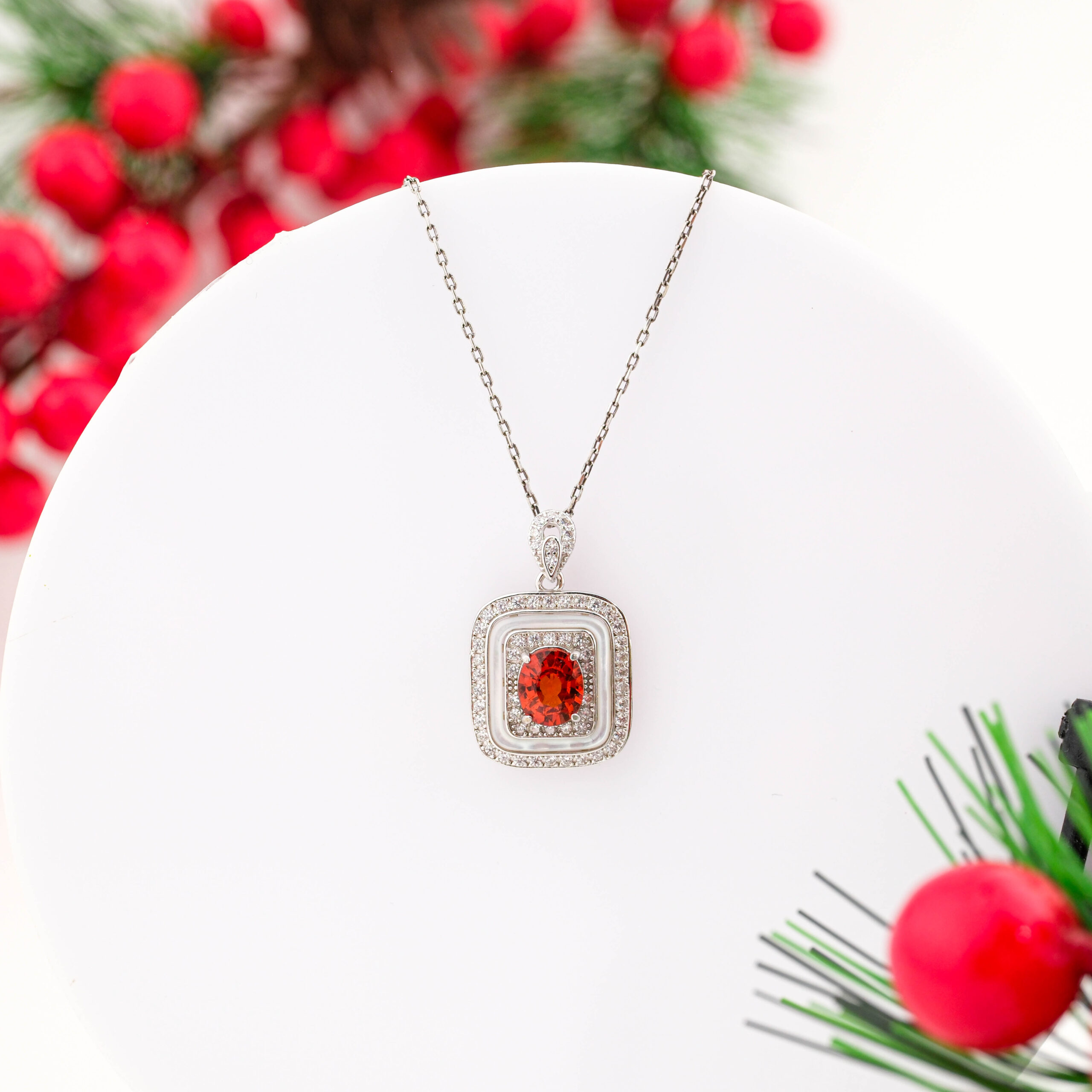 konya-dogaltas-evi-orijinal-turuncu-safir-sedef-ve-swarovski-tasi-925-ayar-gumus-tasarimli-kolye-scaled-1.jpg Orijinal Turuncu Safir, Sedef ve Swarovski Taşı 925 Ayar Gümüş Tasarımlı Kadın Kolye - Görsel 1