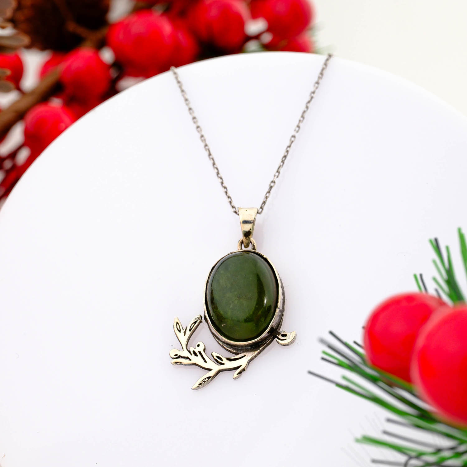 konya-dogaltas-evi-yesim-jade-tasi-925-ayar-gumus-tasarimli-kolye.jpg Yeşim (Jade) Taşı 925 Ayar Gümüş Tasarım Kolye - Görsel 1