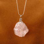 Pembe Kuvars Doğal Taş Metal Kolye