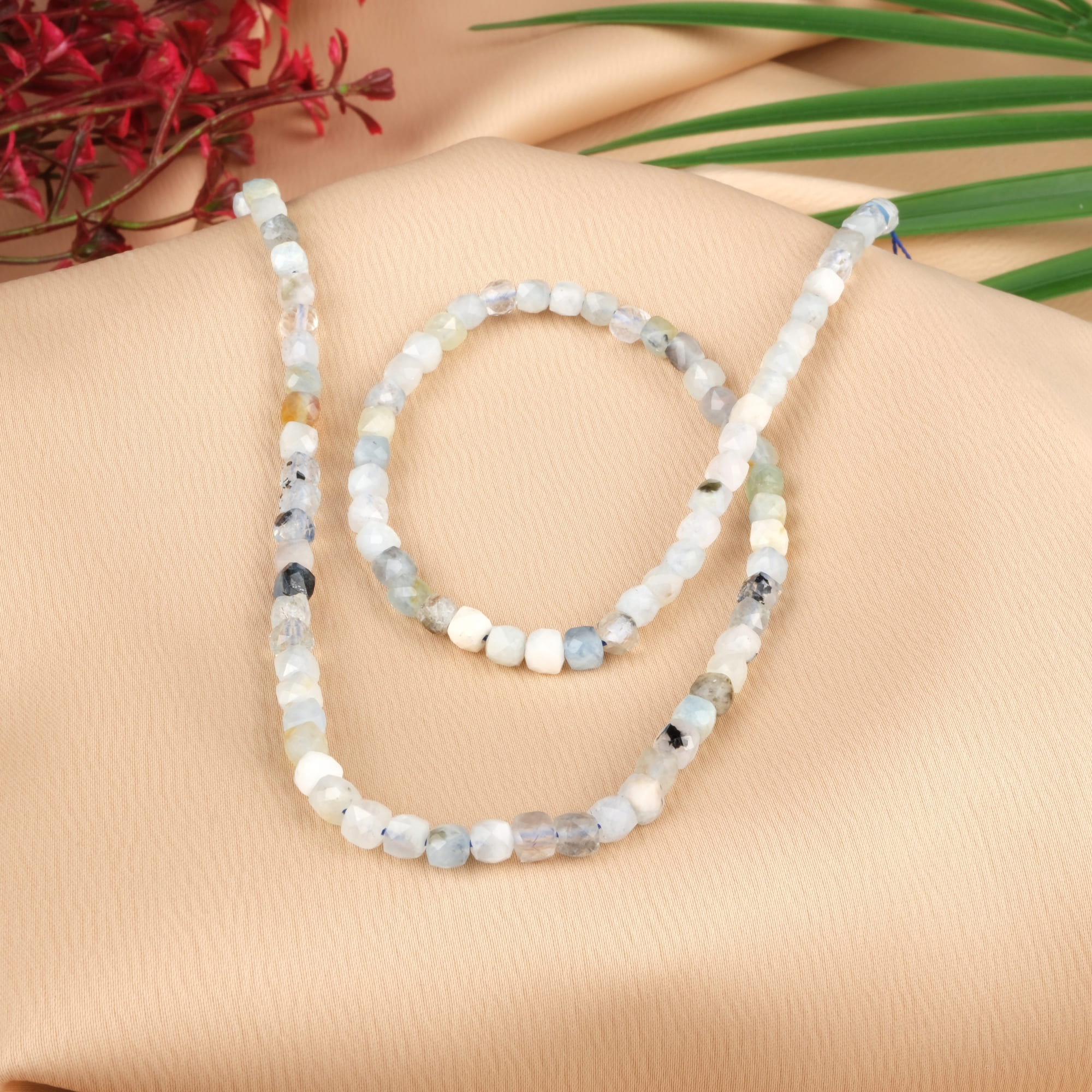 akuamarin-dizi-dogal-tas-dizi-4mm-kup-kesimli-safir-tas-evi-1.jpg Küp Kesimli Akuamarin Doğal Taş Dizi (4mm) - Görsel 1