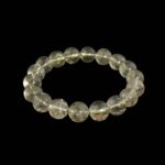 Bracciale flessibile in pietra naturale realizzato con perle rotonde e lisce di quarzo trasparente da 11-12mm con inclusioni di rutile verde taglienti.