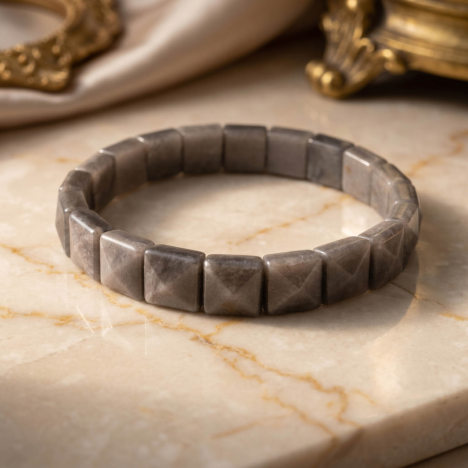 bracelet-rolex-pierre-naturelle-obsidienne-argentee Orijinal gümüş pırıltılı silver obsidyen doğal taşından üretilmiş rolex kesim şık tasarım bileklik.