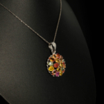 Luxus-Design-Kette aus 925er Sterlingsilber in Blumenform, besetzt mit originalen bunten Saphir-Edelsteinen im Facettenschliff.