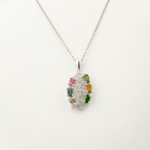 Ciondolo di design di lusso in argento sterling 925 con pietre di tormalina colorata naturale a taglio sfaccettato ovale e accenti di zirconi.