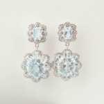 Pendientes de diseño de lujo en plata de ley 925 con piedras de topacio azul naturales de corte facetado en forma de flor.