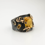 Bague de luxe pour homme en argent sterling 925 noir ornée d'un motif d'armure et d'une grande pierre de citrine naturelle originale.