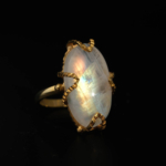 Bague de luxe pour femme en argent sterling 925 plaqué or ornée d'une pierre de lune naturelle originale de coupe ovale.
