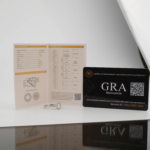 خاتم نسائية فاخر من الفضة عيار 925 بتصميم هالو مرصع بحجر المويسانيتي الموثق بشهادة GRA.