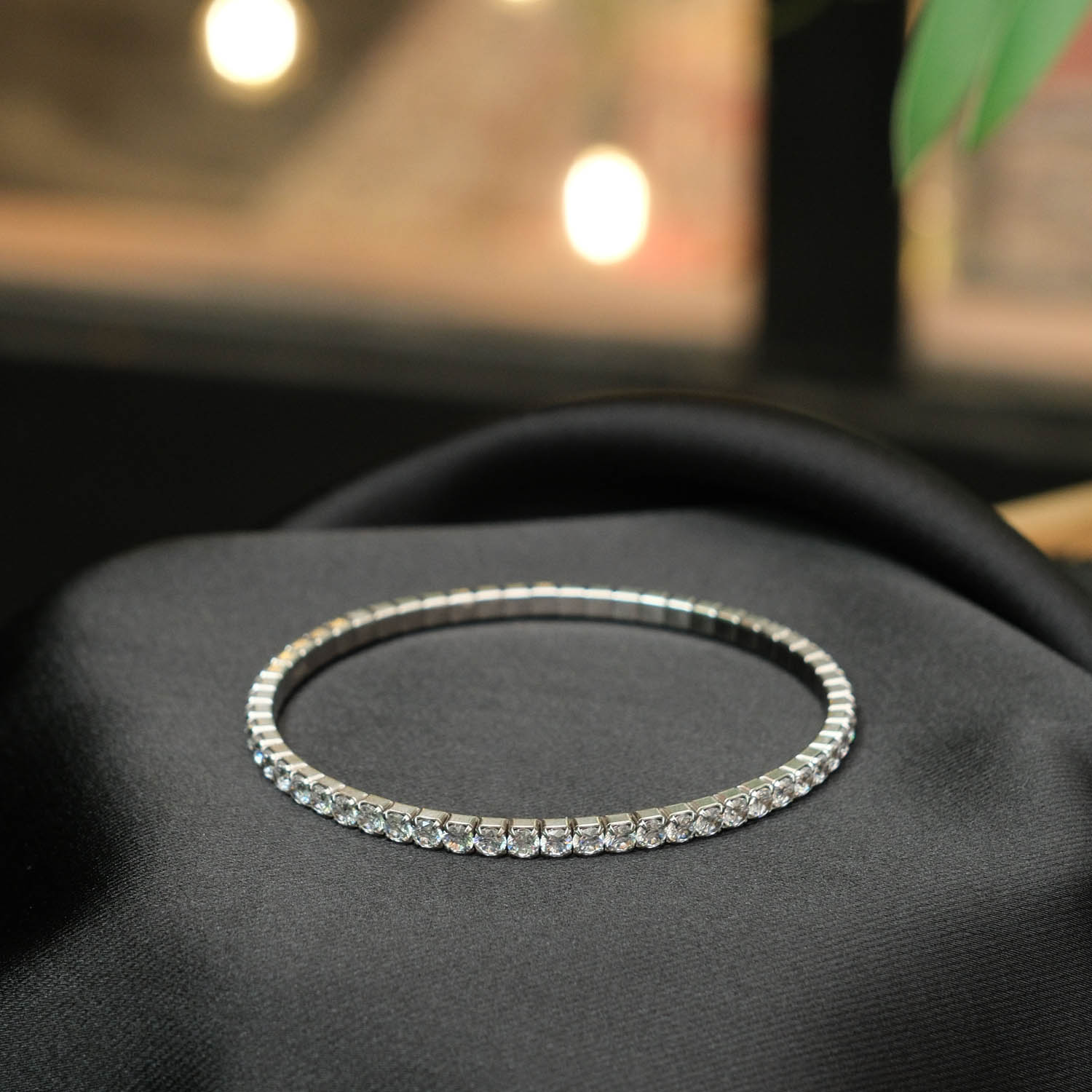 bracciale-tennis-argento-925-cristallo-swarovski-originale Elegantes 925er Silber Tennis-Armband besetzt mit hochglänzenden originalen Swarovski-Kristallen.