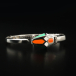 Bracelet manchette de luxe en argent sterling 925 orné de détails en émail géométrique et de zircons.