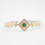 Bracelet manchette de luxe en argent sterling 925 orné d'une pierre verde et de motifs baroques plaqués or.