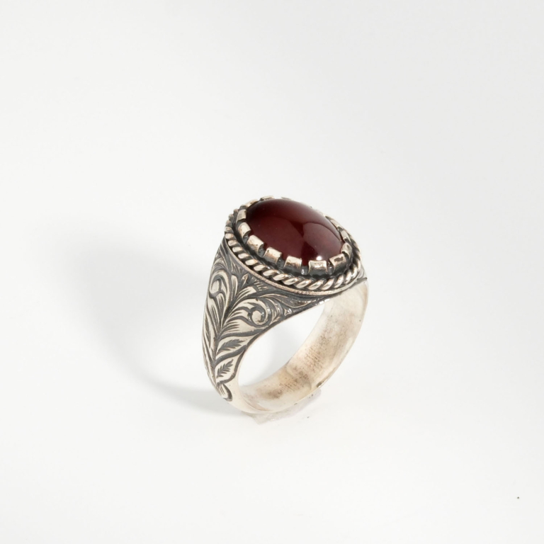 Bague pour homme en argent 925 gravé à la main sertie d'un véritable ambre ottoman couleur cerise.