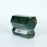 Spécimen brut et poli en jade vert du Brésil naturel sculpté de 303 g pour décoration d'intérieur.