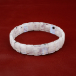 Bracelet design rolex en pierre de lune qualité 5A+ avec reflets bleus.