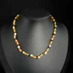 Collier de dentition pour bébé en véritable ambre de la Baltique certifié avec perles nouées individuellement.