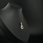 Collier de design en argent 925 pour femme orné de citrines jaunes naturelles taillées en poire et ovale.