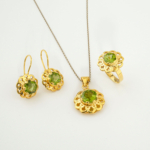 Dames sieradenset van 925 goud verguld zilver met gefacetteerde natuurlijke groene peridoot van 13,55 ct.