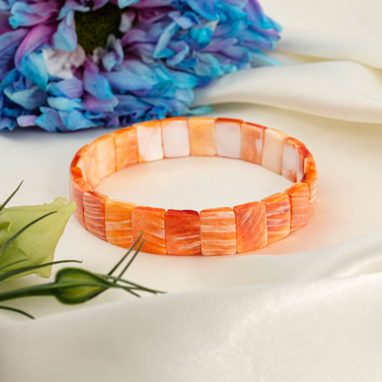 Hochwertiges Stretch-Armband aus echtem orangem Perlmutt im Rolex-Design.