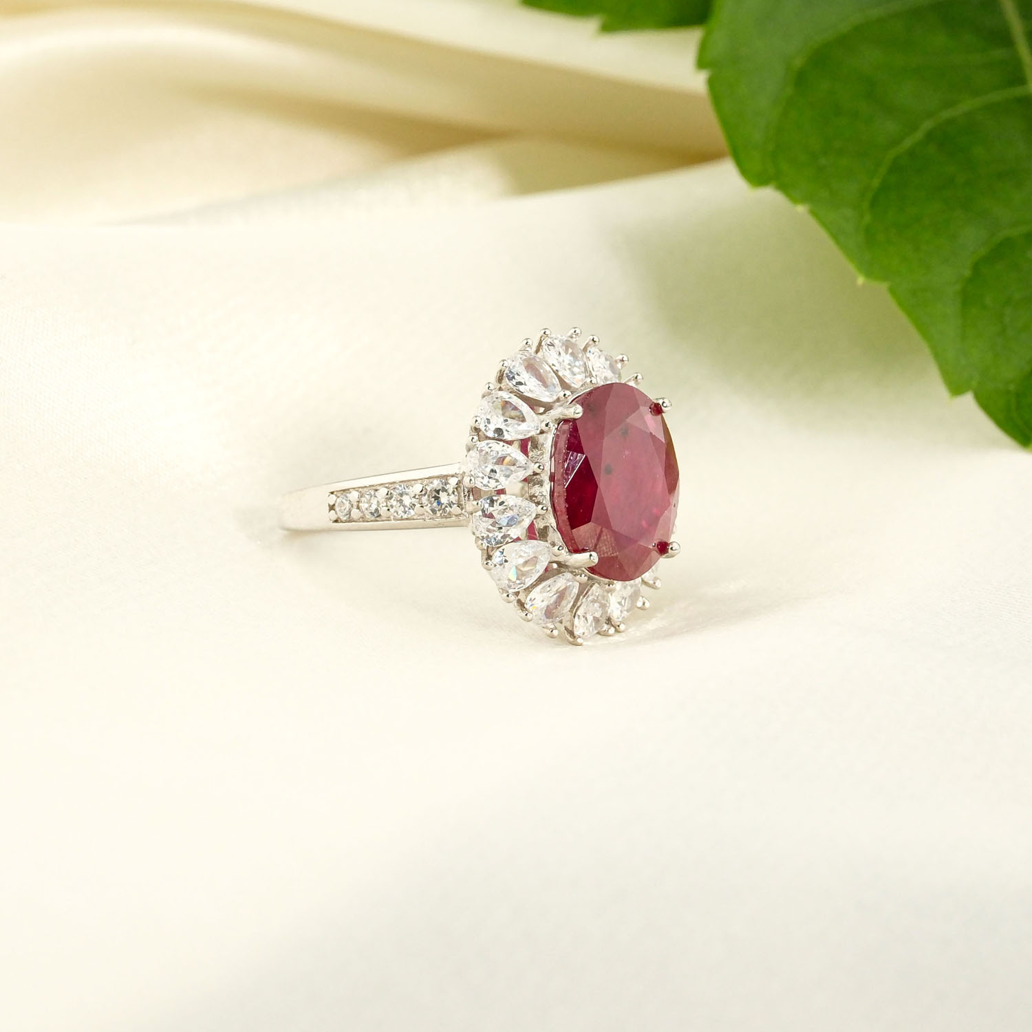 natural-ruby-gemstone-925-sterling-silver-women-ring-615ct Женское кольцо из серебра 925 пробы с натуральным красным рубином 6,15 карата и цирконами.