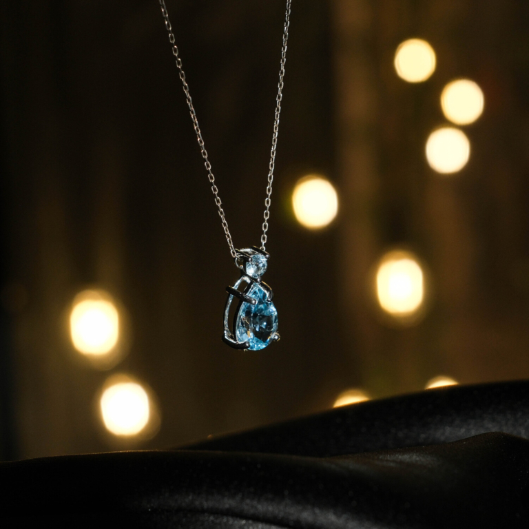 925 ayar gümüş montürlü damla ve yuvarlak kesim mavi orijinal blue topaz doğal taş tasarım kadın kolye modeli.