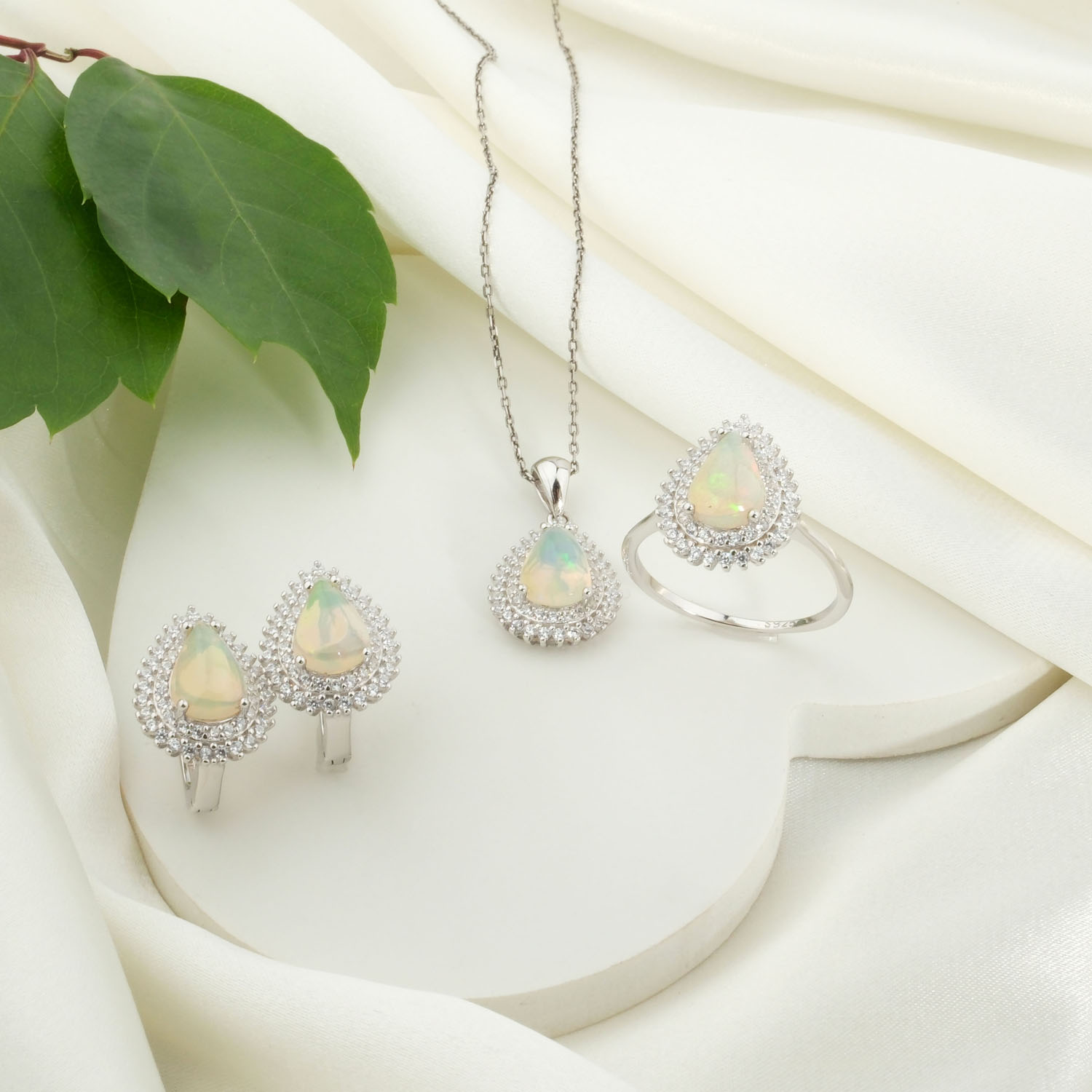 orijinal-damla-opal-dogal-tas-gumus-kadin-set Orijinal damla kesim yanardöner opal taşlı 925 ayar gümüş tasarım kadın kolye yüzük küpe seti.