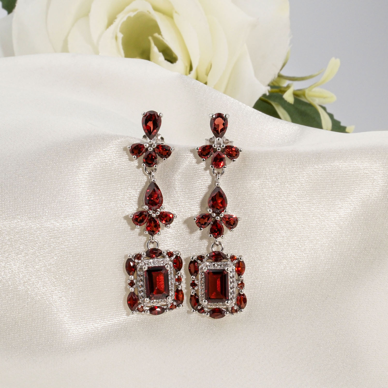 orijinal-garnet-lal-dogal-tasli-925-ayar-gumus-tasarim-baget-kupe Pendientes colgantes en plata de ley 925 con granate natural original corte baguette y pera.