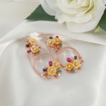 Boucles d'oreilles pendantes en argent 925 plaqué or rose avec rubis émeraude saphir naturel et fleur en nacre.
