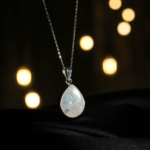 925 prabos sidabro moteriškas pakabukas su 11,85ct natūraliu lašo formos mėnulio akmeniu.