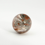 Sphère de collection en quartz jardin naturel poli avec inclusions dorées de pyrite de 5-5,7 cm.