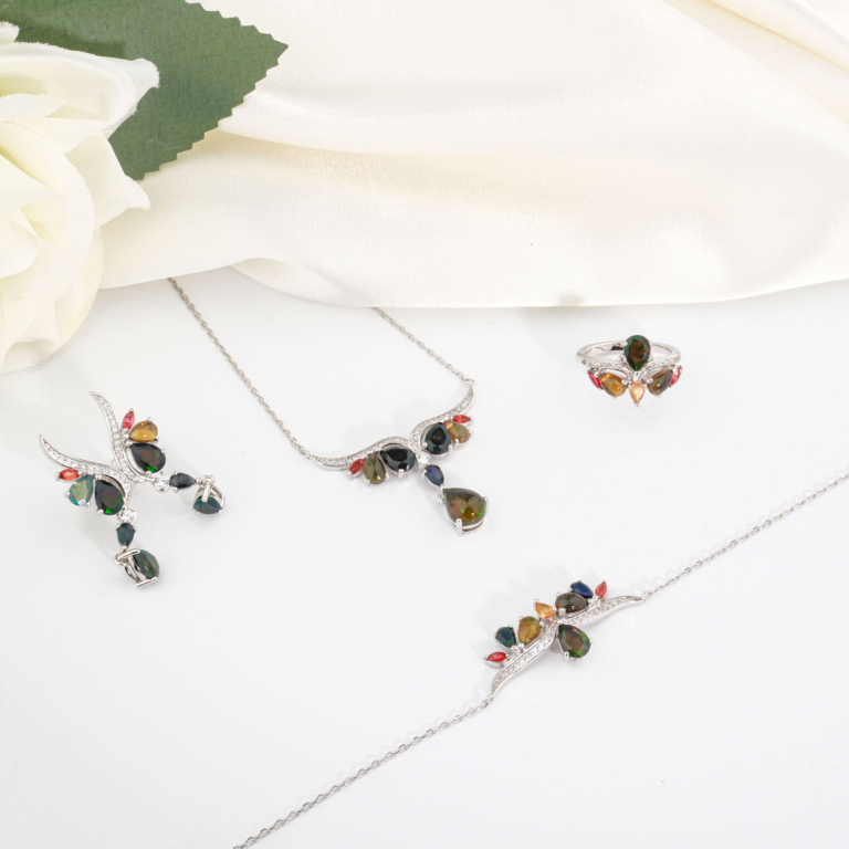 Orijinal damla kesim siyah opal ve safir taşlı 925 ayar gümüş 45+5cm kolye, 17+3cm bileklik, küpe ve yüzük kadın set.